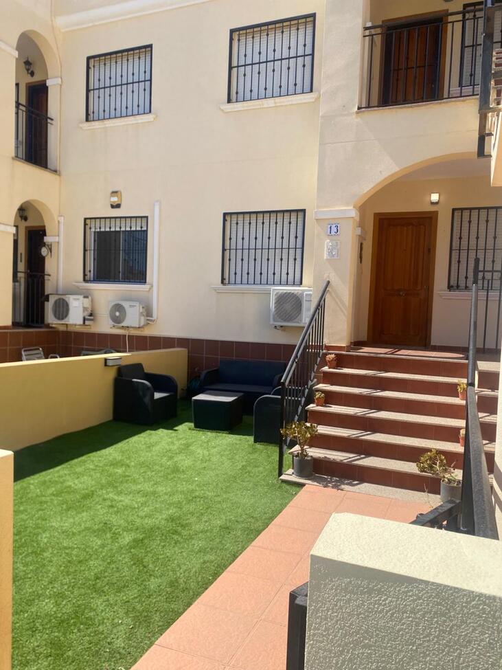 2-Bedroom Apartment in Comunidad Valenciana, Algorfa - Image 3