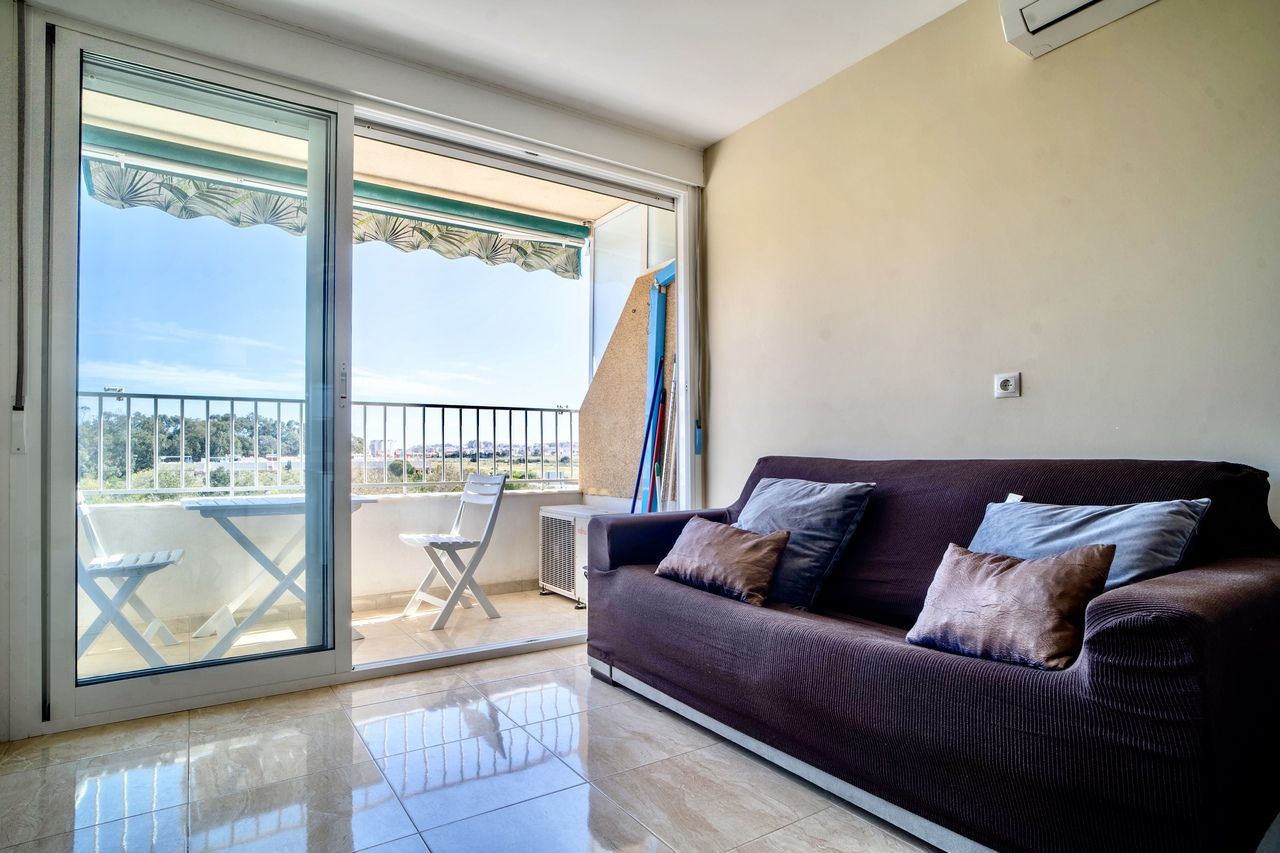 1-Bedroom Apartment in Guardamar del Segura - Image 3