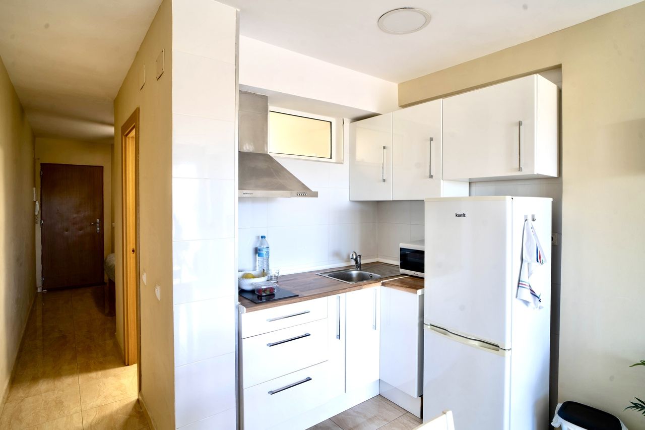 1-Bedroom Apartment in Guardamar del Segura - Image 7