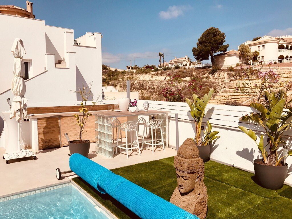 6-Bedroom Villa in Rojales - Image 12