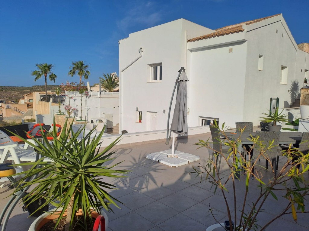 6-Bedroom Villa in Rojales - Image 15