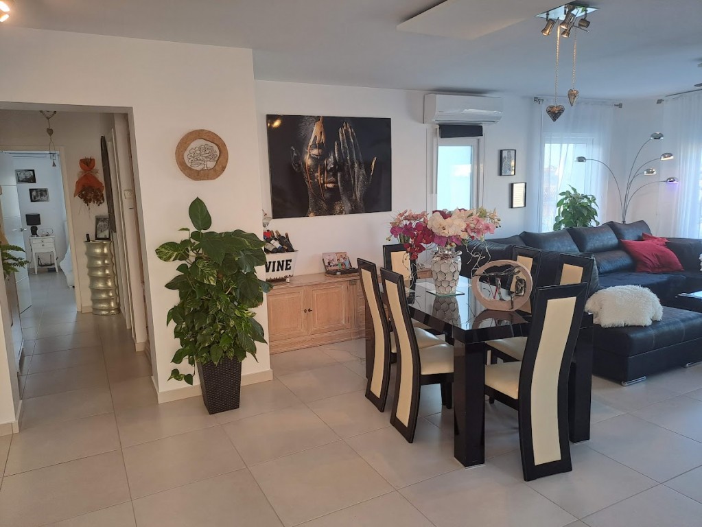 6-Bedroom Villa in Rojales - Image 23