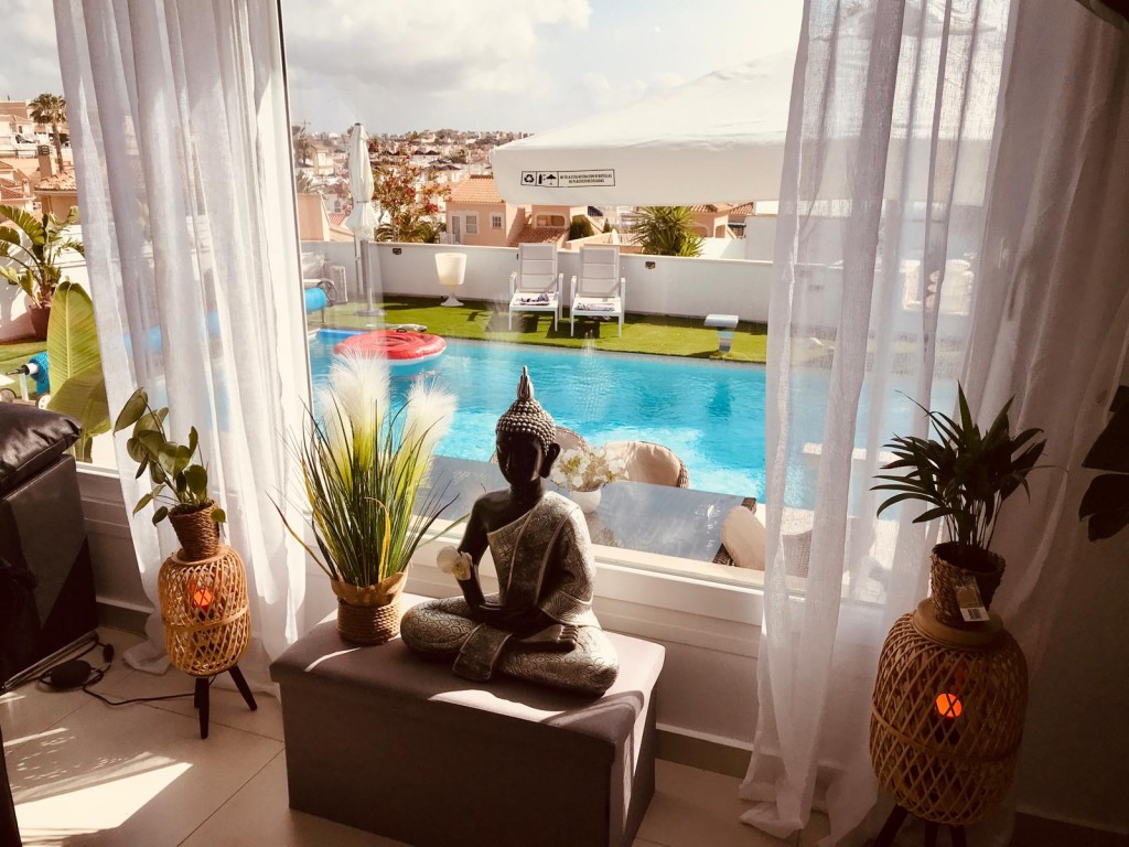 6-Bedroom Villa in Rojales - Image 24