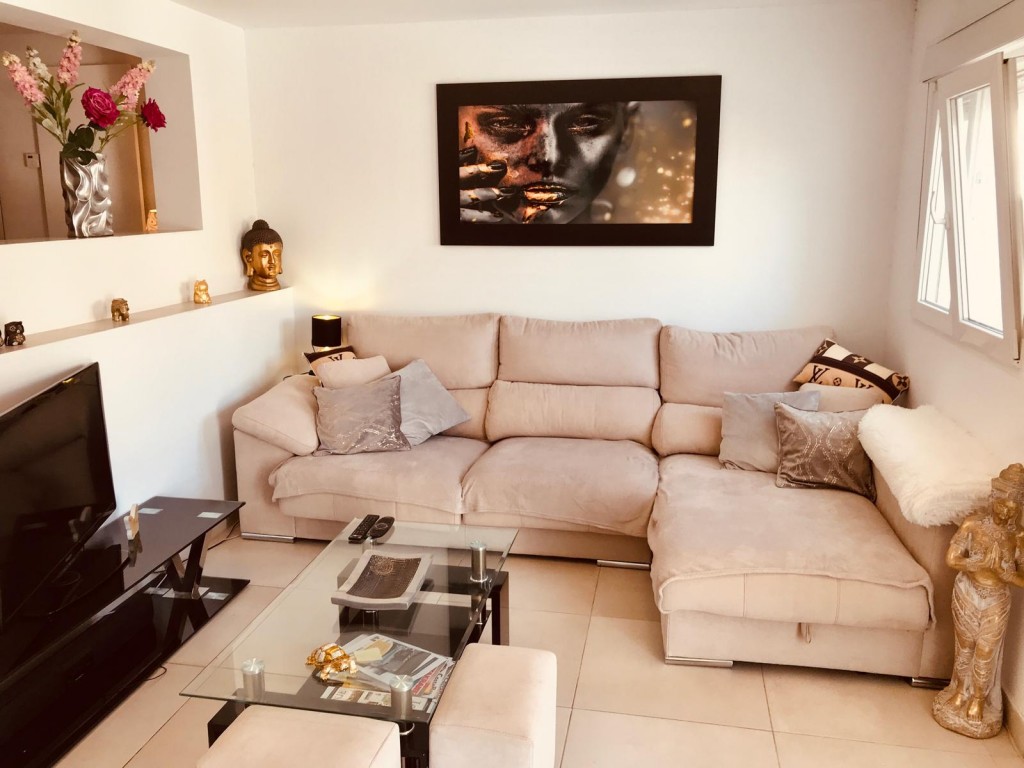 6-Bedroom Villa in Rojales - Image 29