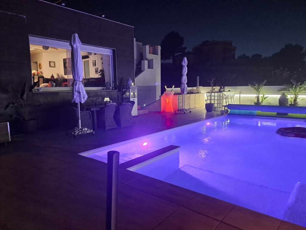 6-Bedroom Villa in Rojales - Image 41