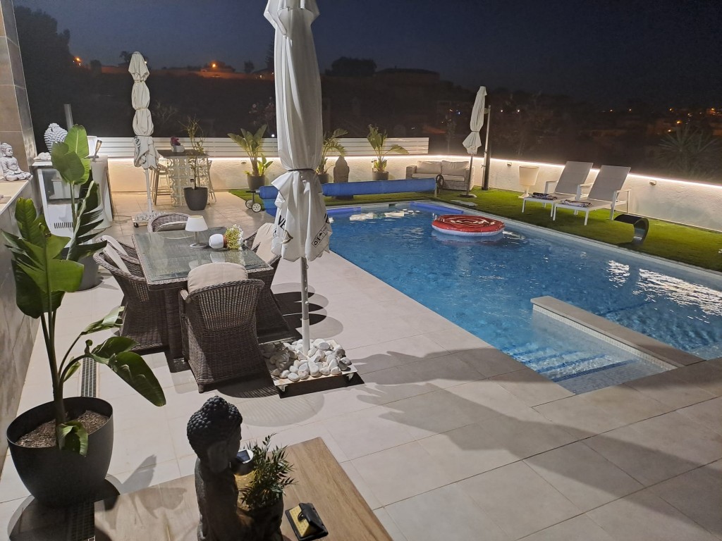 6-Bedroom Villa in Rojales - Image 46