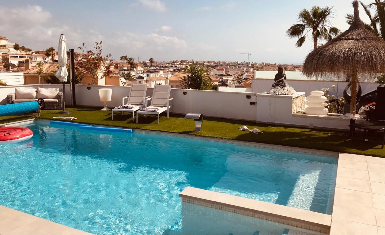 6-Bedroom Villa in Rojales - Image 9