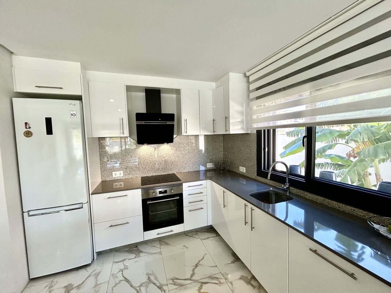 3-Bedroom Villa in Los Urrutias - Image 12