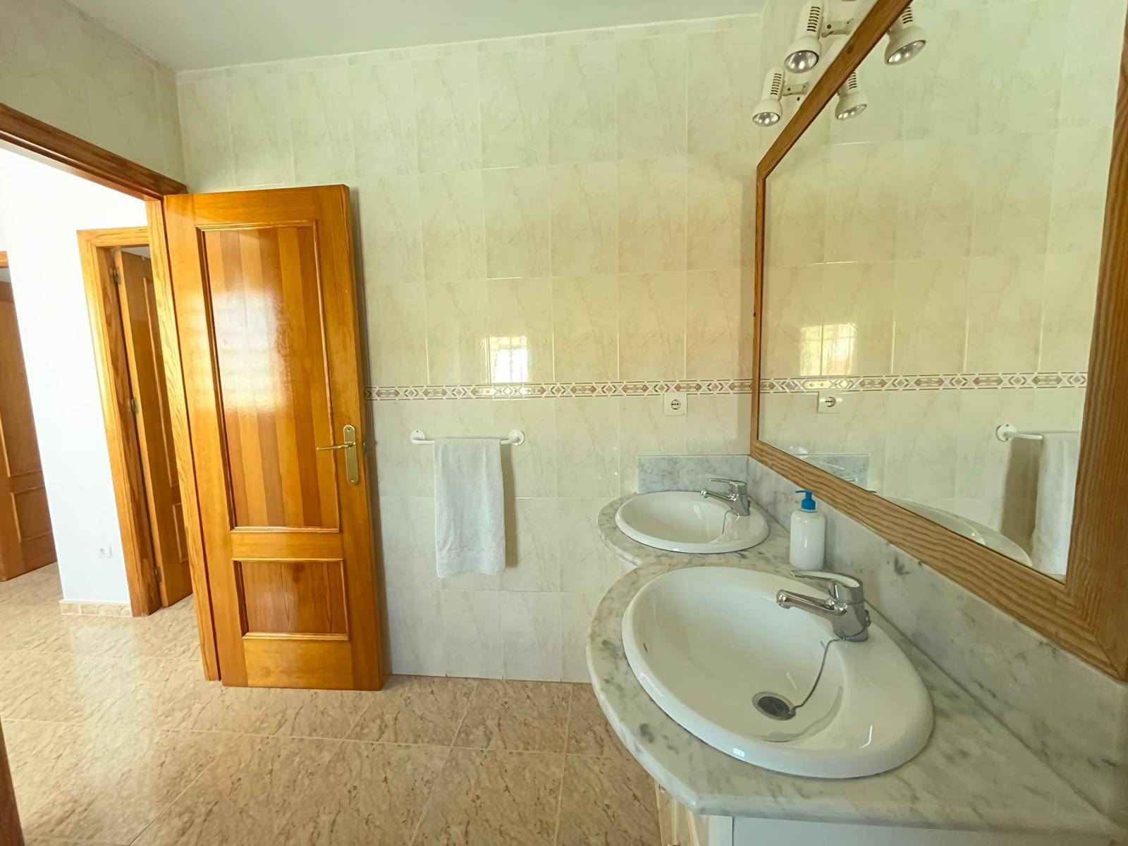 5-Bedroom House in Santiago de la Ribera - Image 10