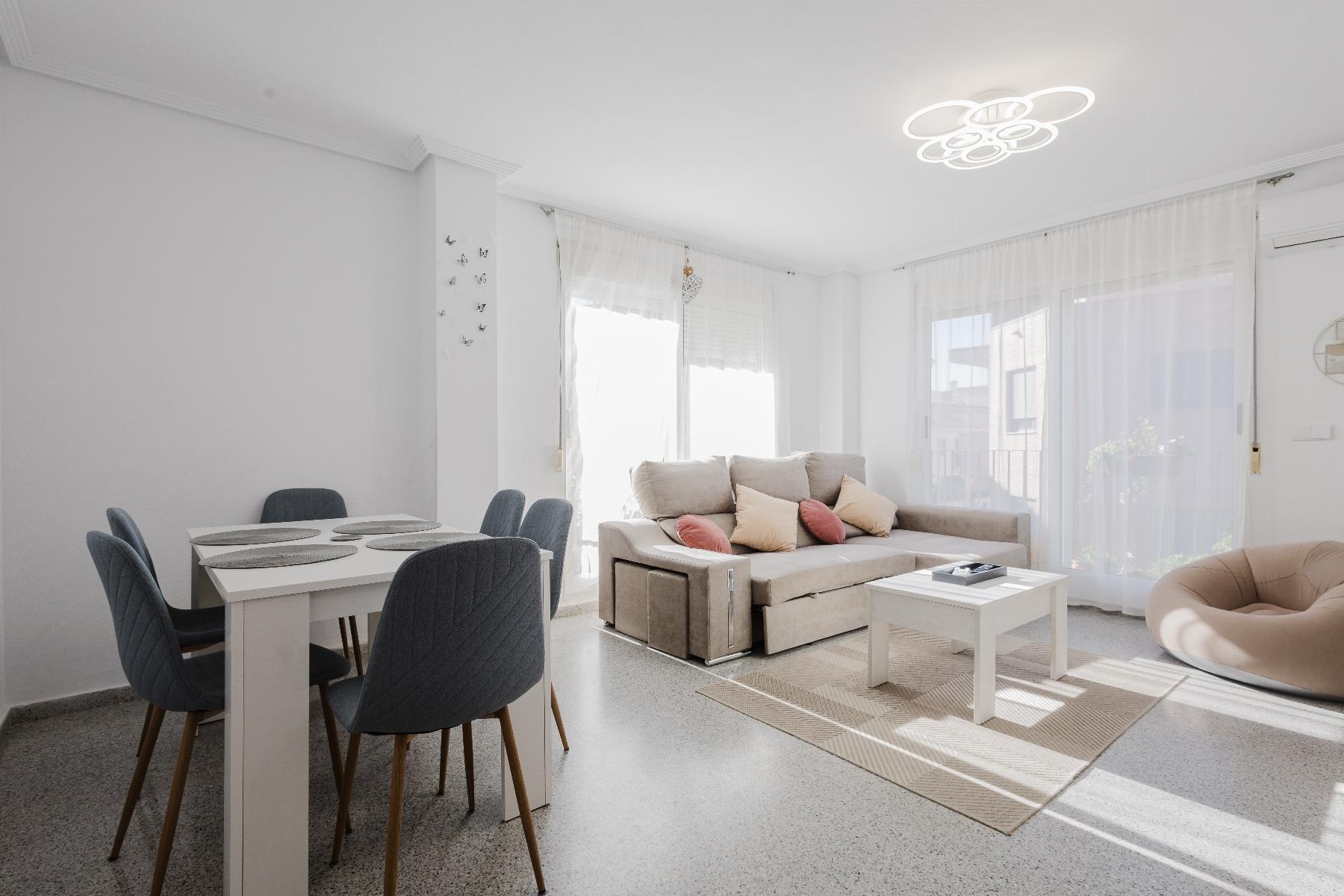 4-Bedroom Apartment in Pueblo 9, San Miguel de Salinas - Image 1