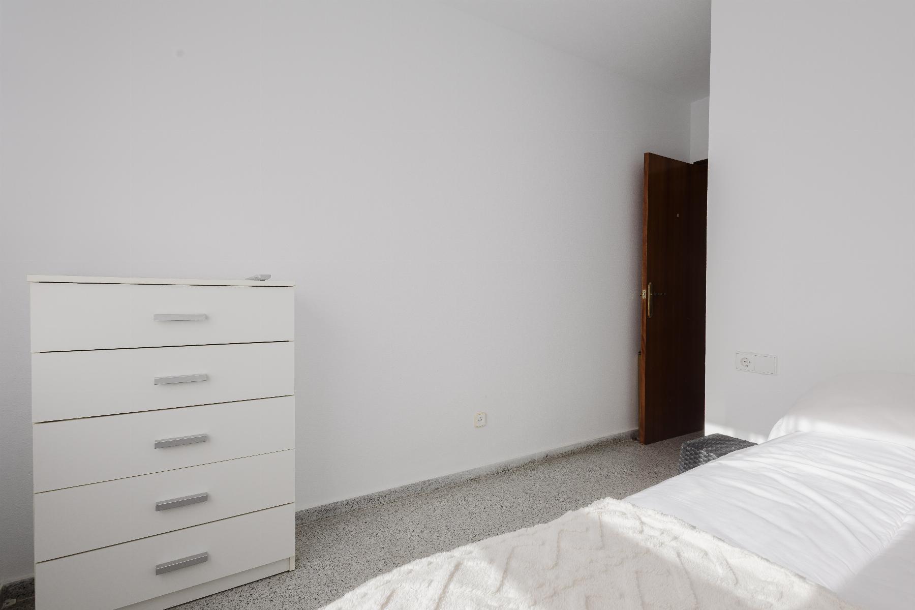 4-Bedroom Apartment in Pueblo 9, San Miguel de Salinas - Image 21