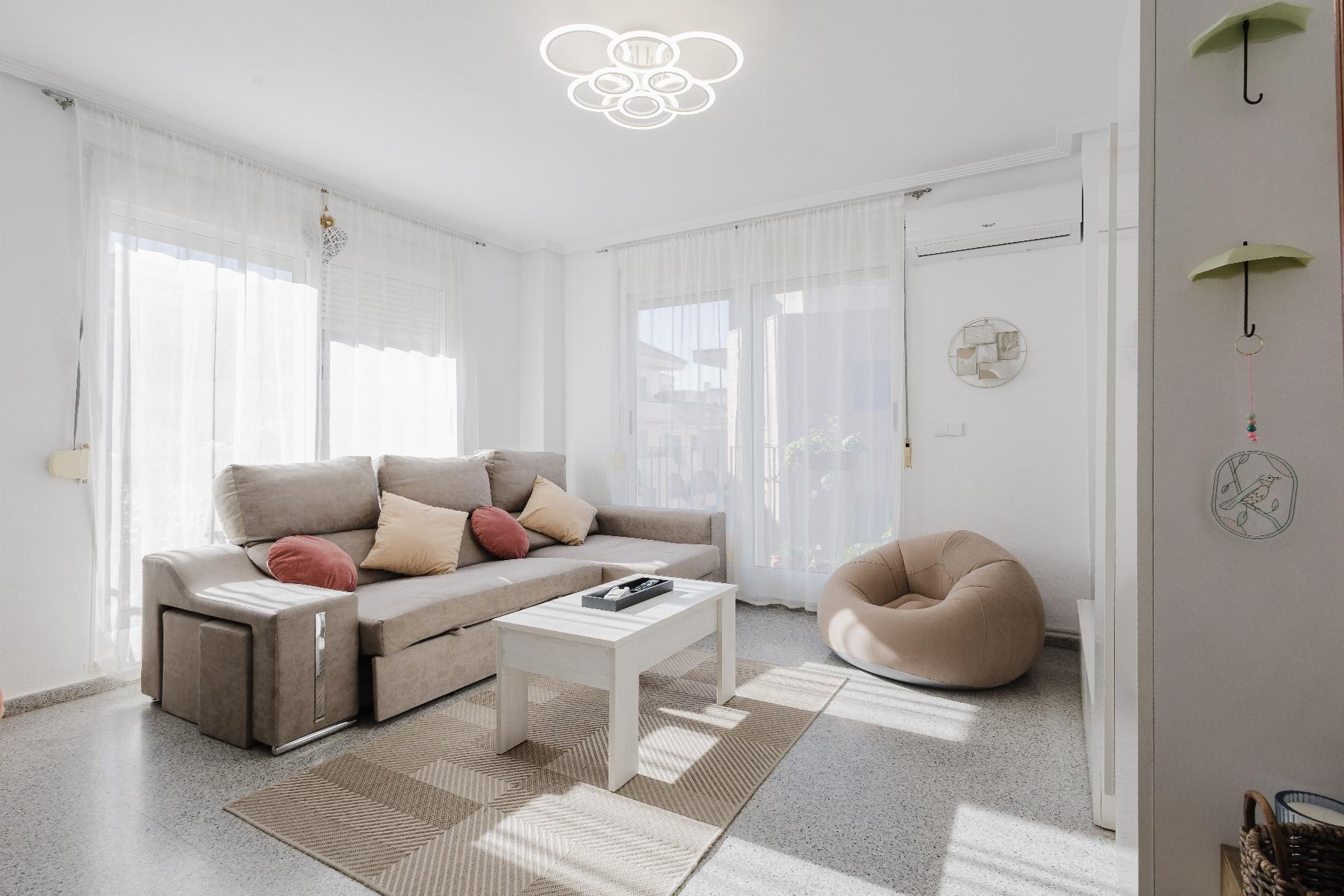 4-Bedroom Apartment in Pueblo 9, San Miguel de Salinas - Image 3