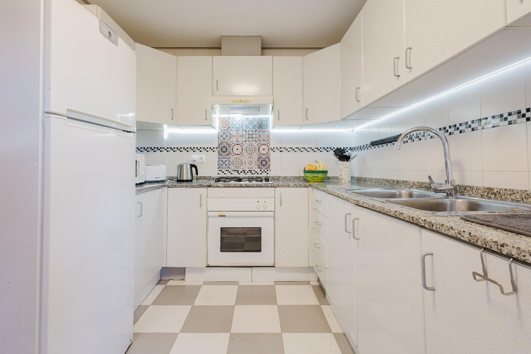 4-Bedroom Apartment in Pueblo 9, San Miguel de Salinas - Image 8