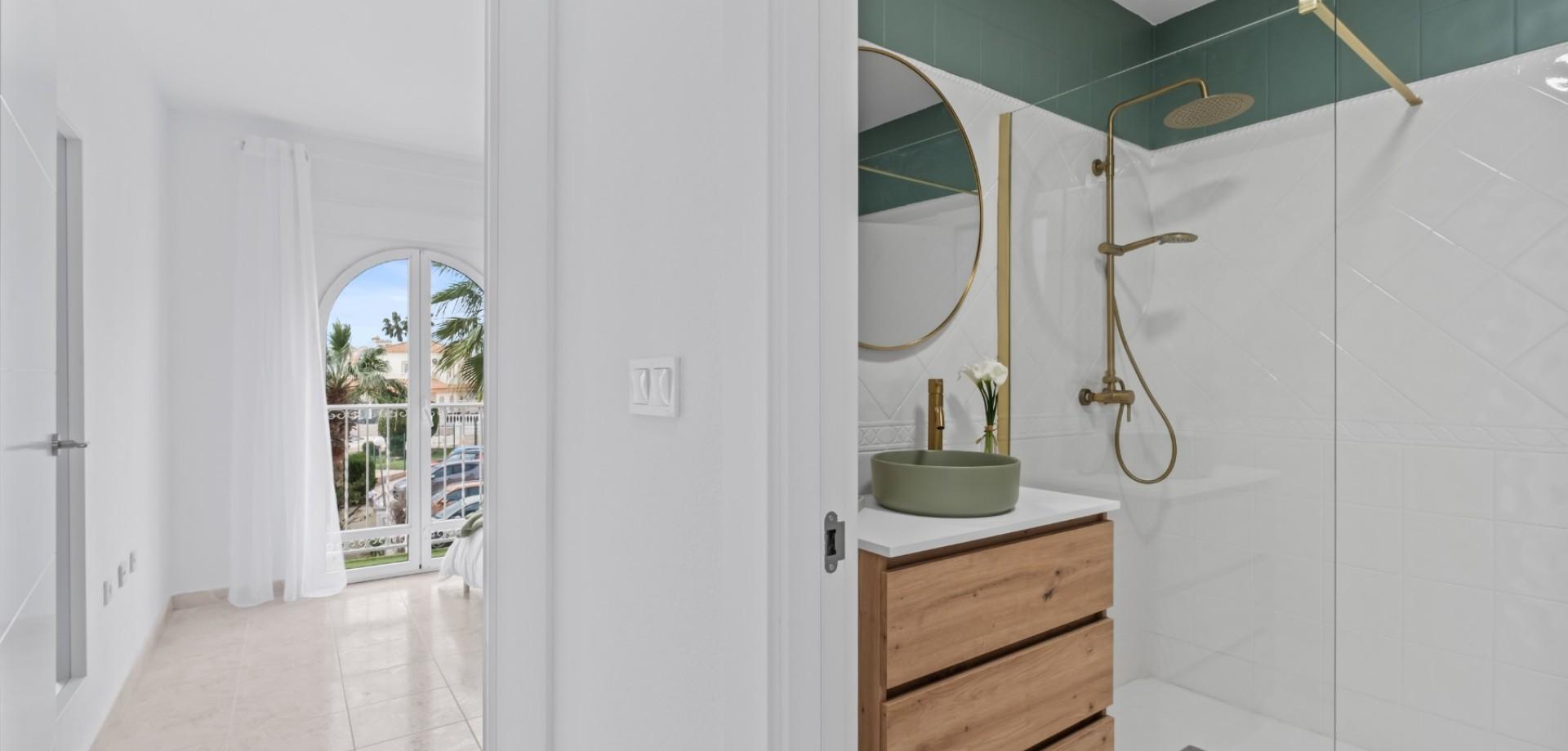 2-Bedroom House in La Florida, Orihuela Costa - Image 34