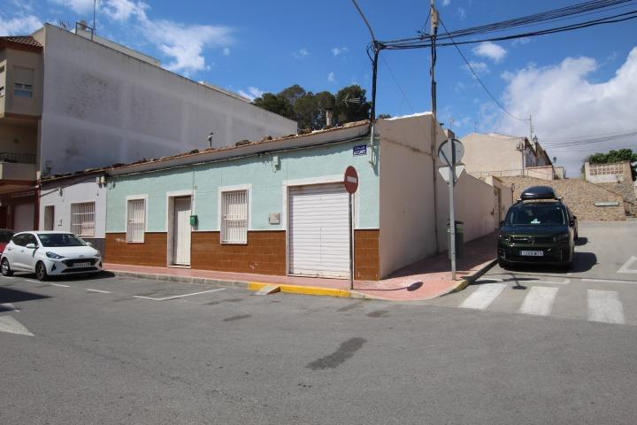 3-Bedroom House in Guardamar del Segura - Image 1
