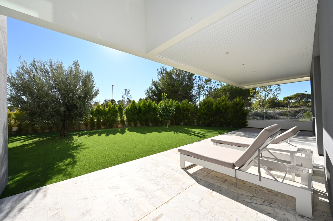 3-Bedroom Apartment in Orihuela - Image 11