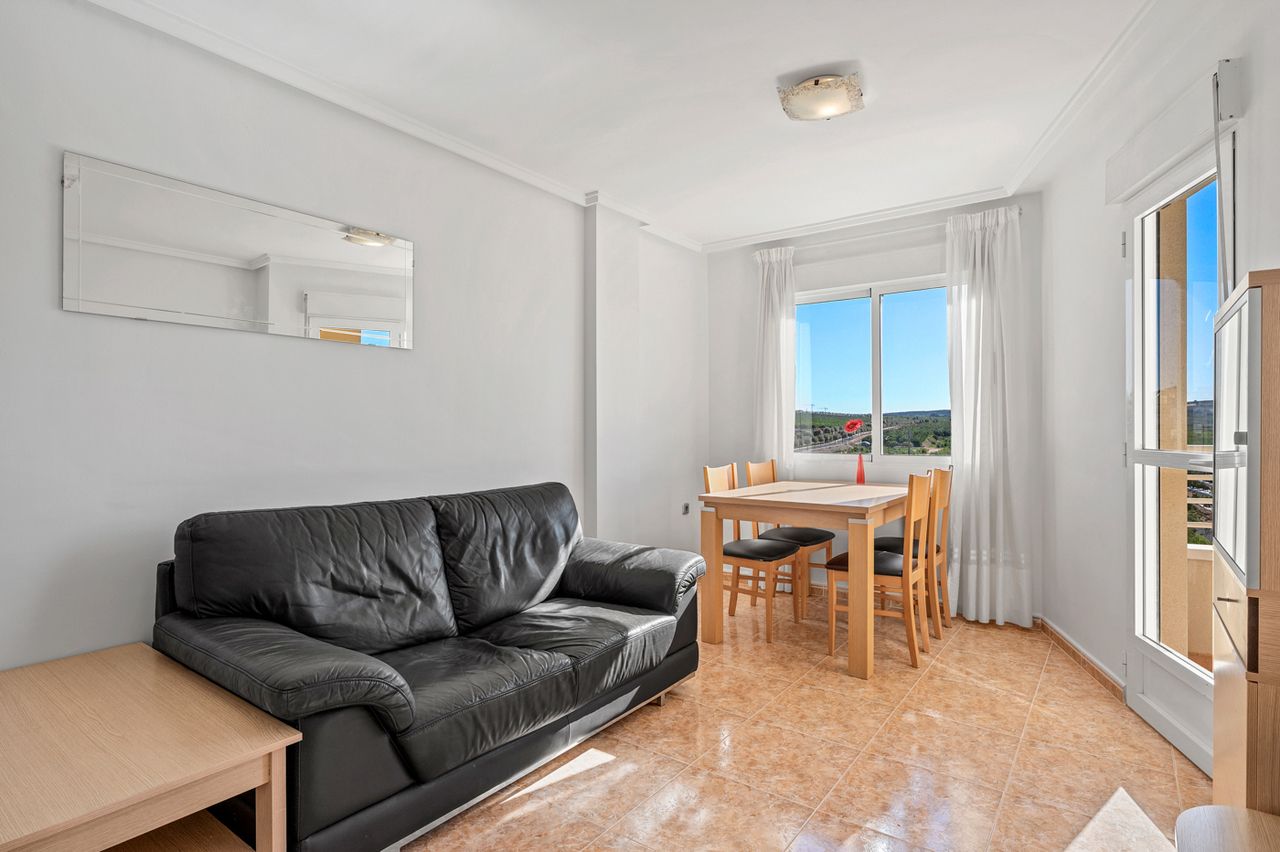 2-Bedroom Apartment in Pueblo 3, Algorfa - Image 5