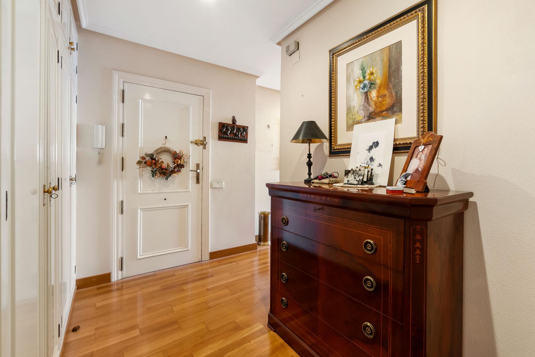 4-Bedroom Apartment in Torrevieja - Image 10