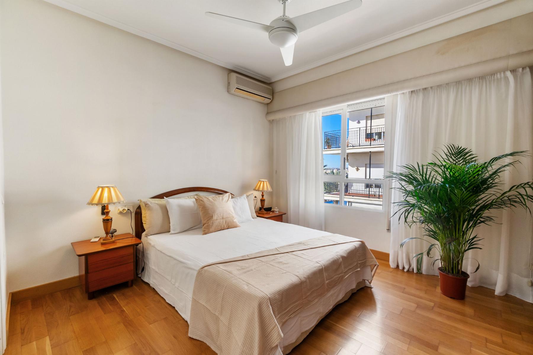 4-Bedroom Apartment in Torrevieja - Image 11