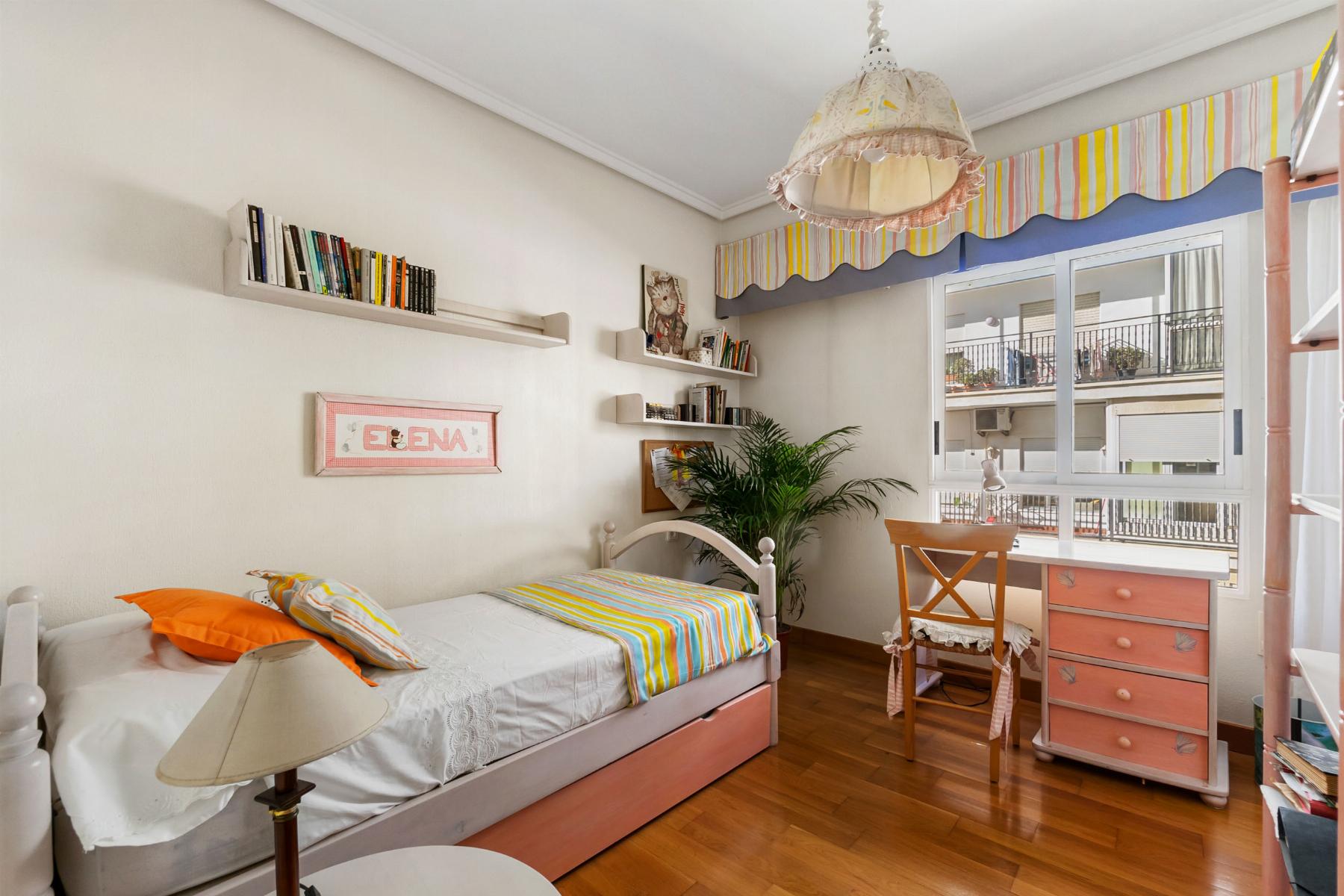 4-Bedroom Apartment in Torrevieja - Image 13