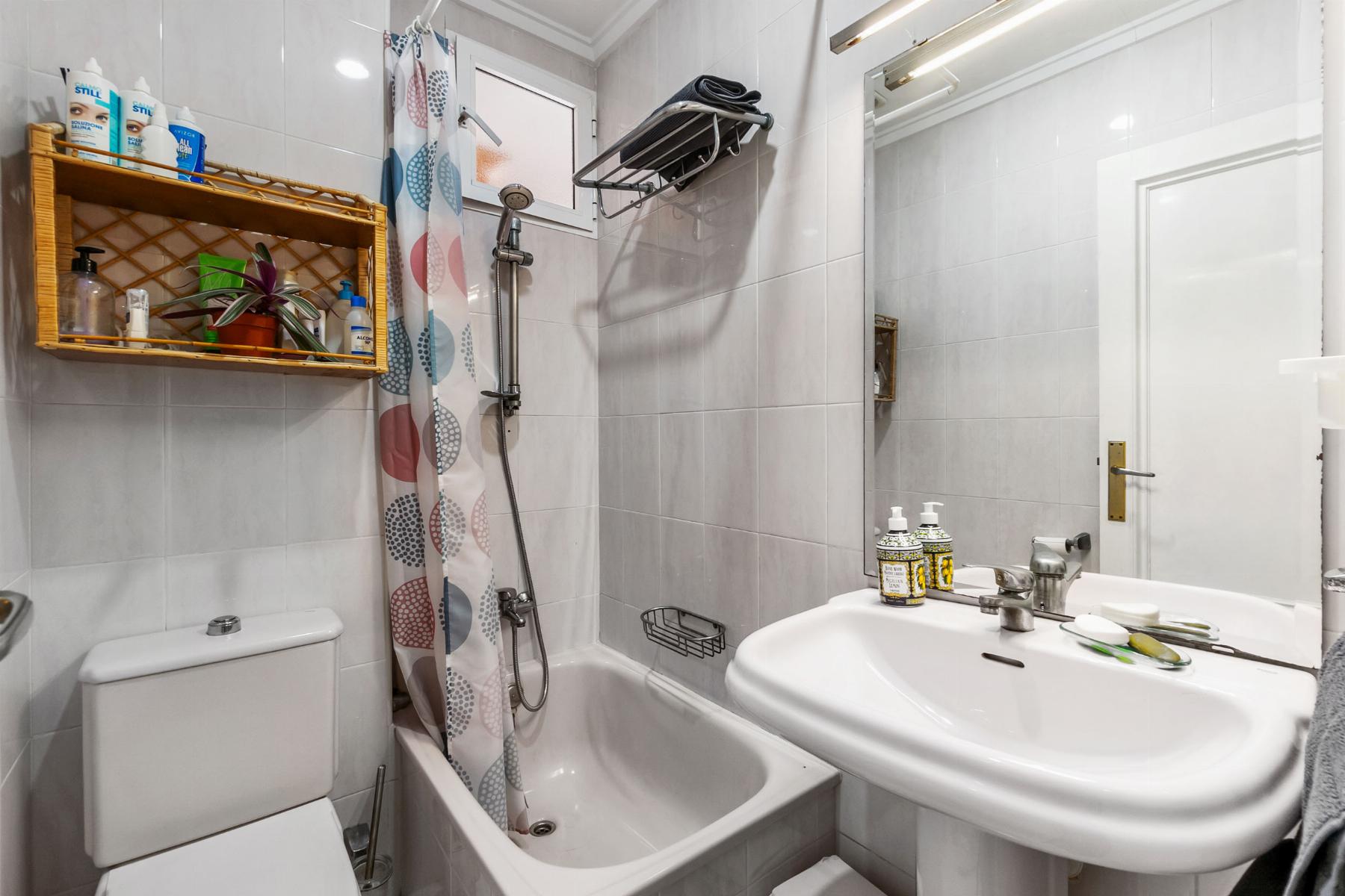 4-Bedroom Apartment in Torrevieja - Image 14