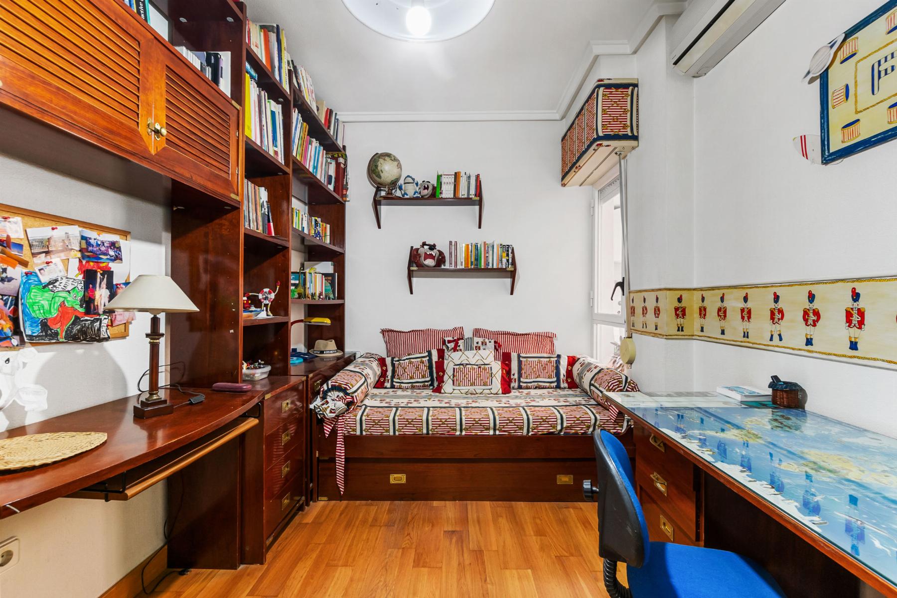 4-Bedroom Apartment in Torrevieja - Image 15