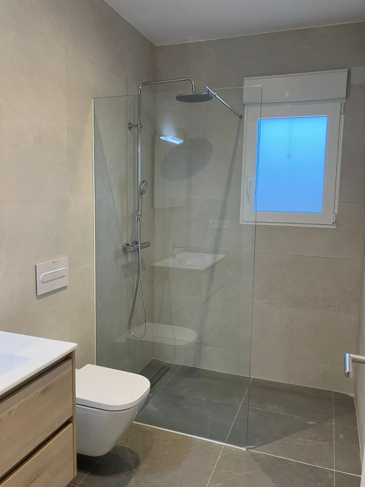 3-Bedroom Detached House in Pinoso - Image 14
