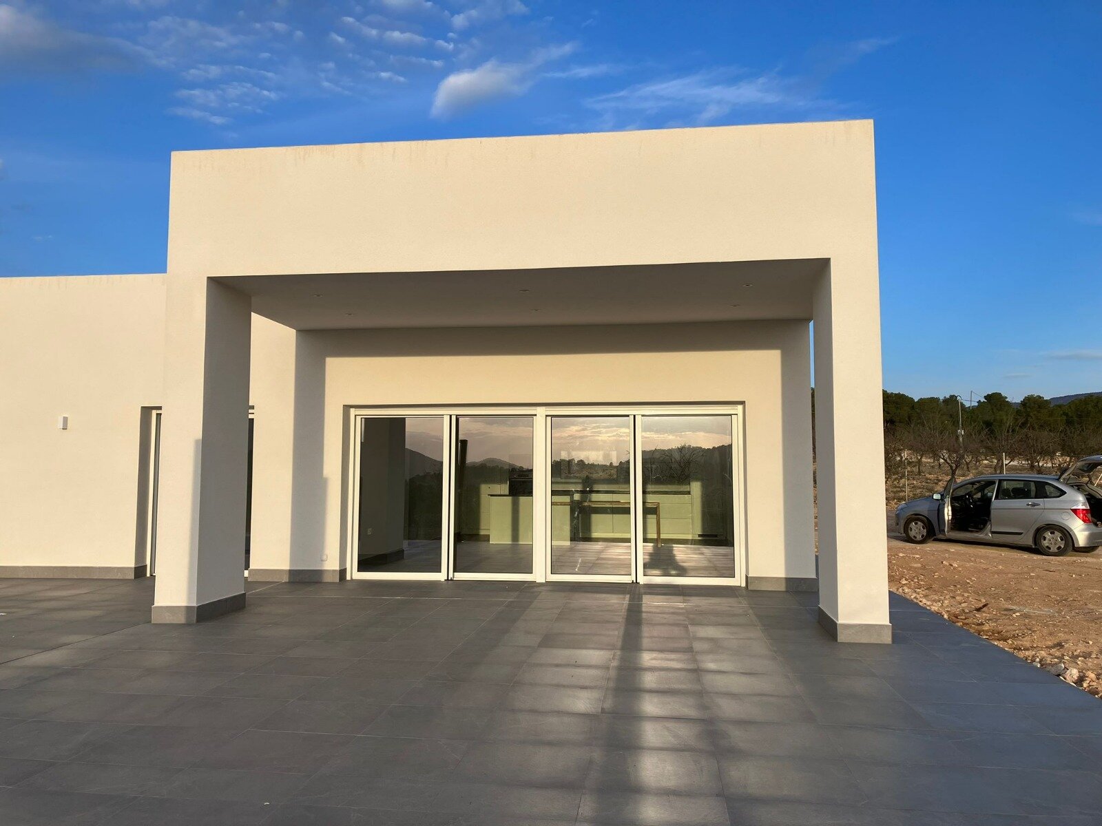 3-Bedroom Detached House in Pinoso - Image 2