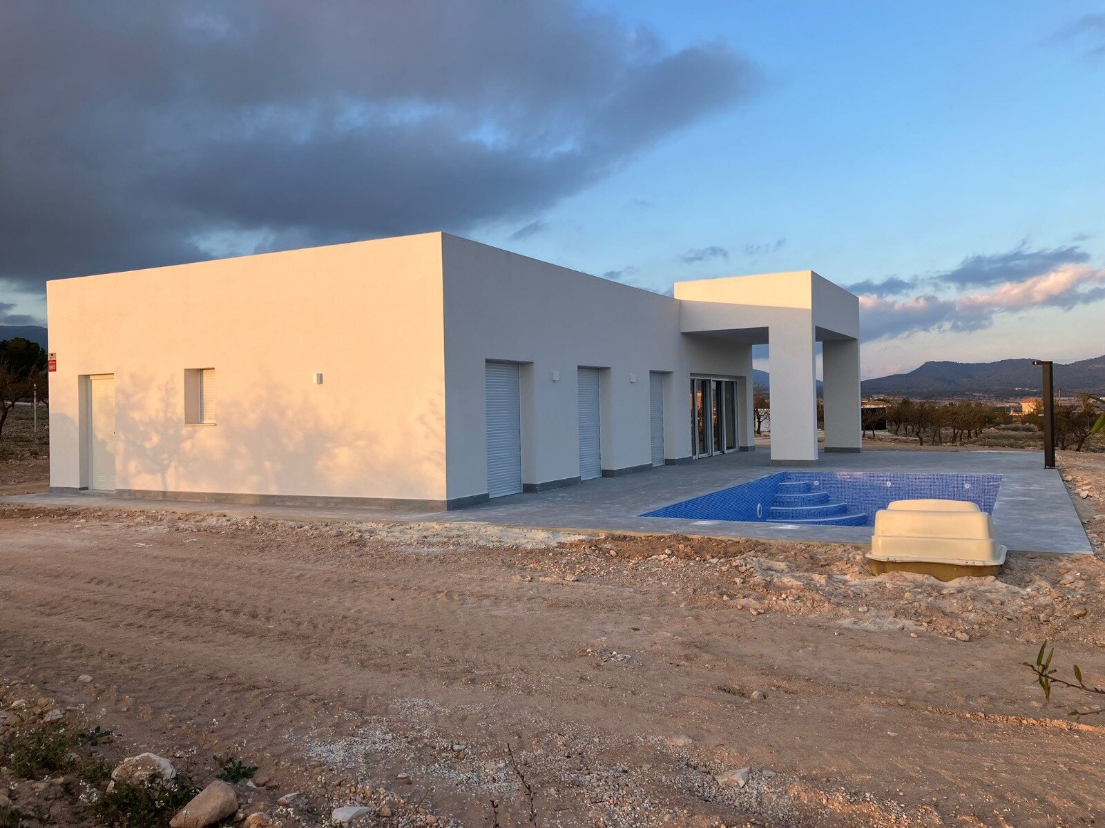 3-Bedroom Detached House in Pinoso - Image 4
