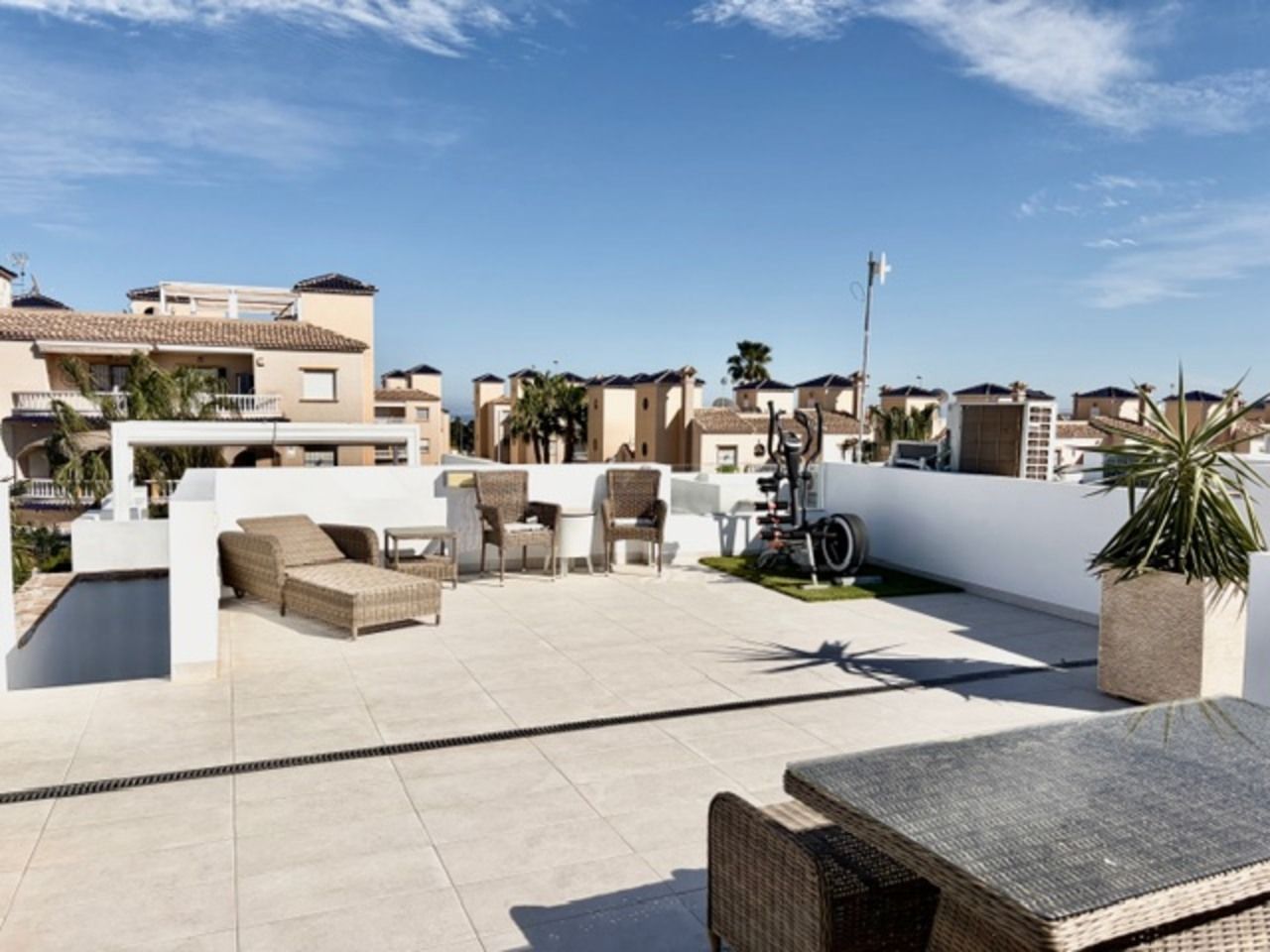 3-Bedroom Villa in Lomas de Cabo Roig, Orihuela Costa - Image 18