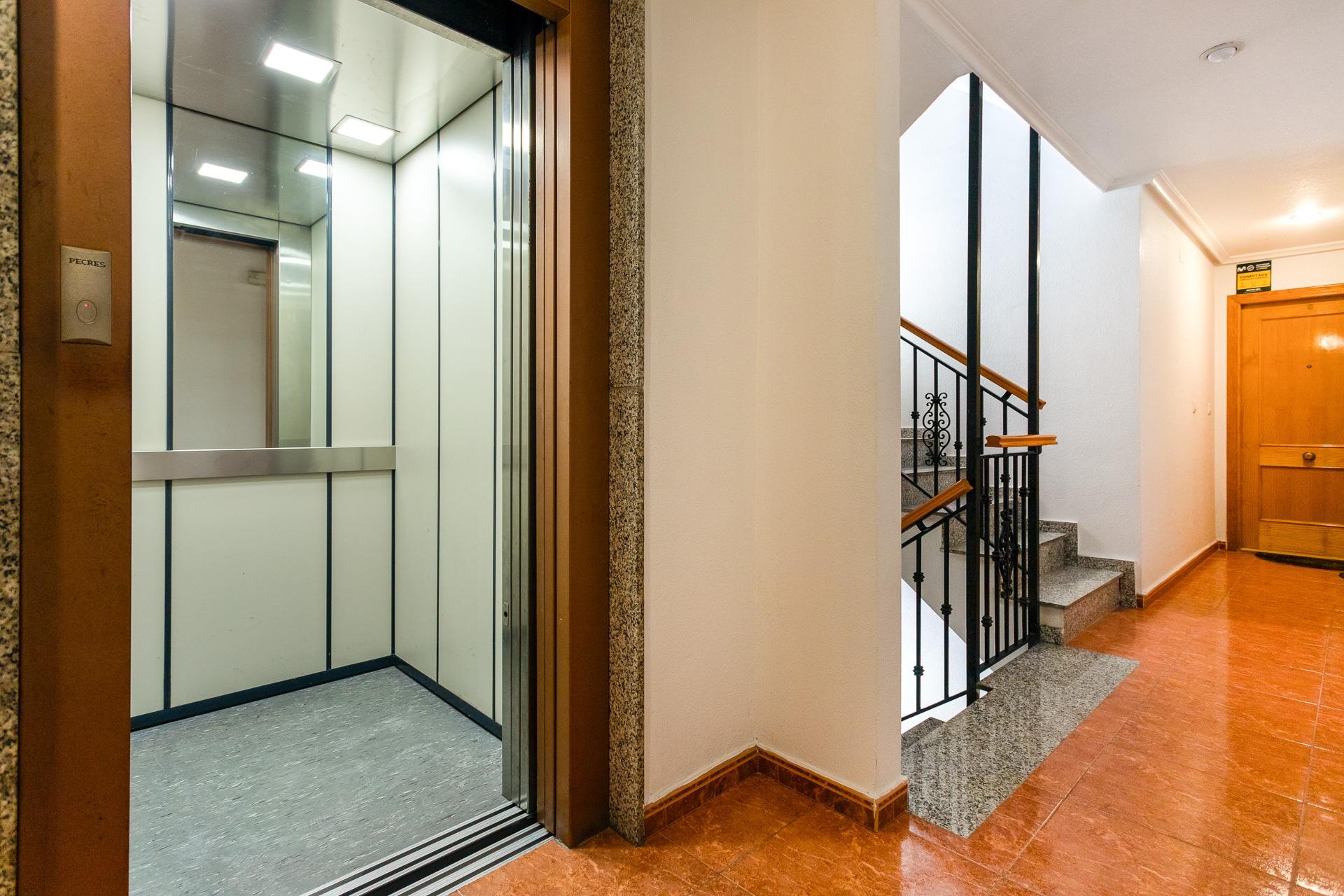 2-Bedroom Apartment in Centro, Torrevieja - Image 19