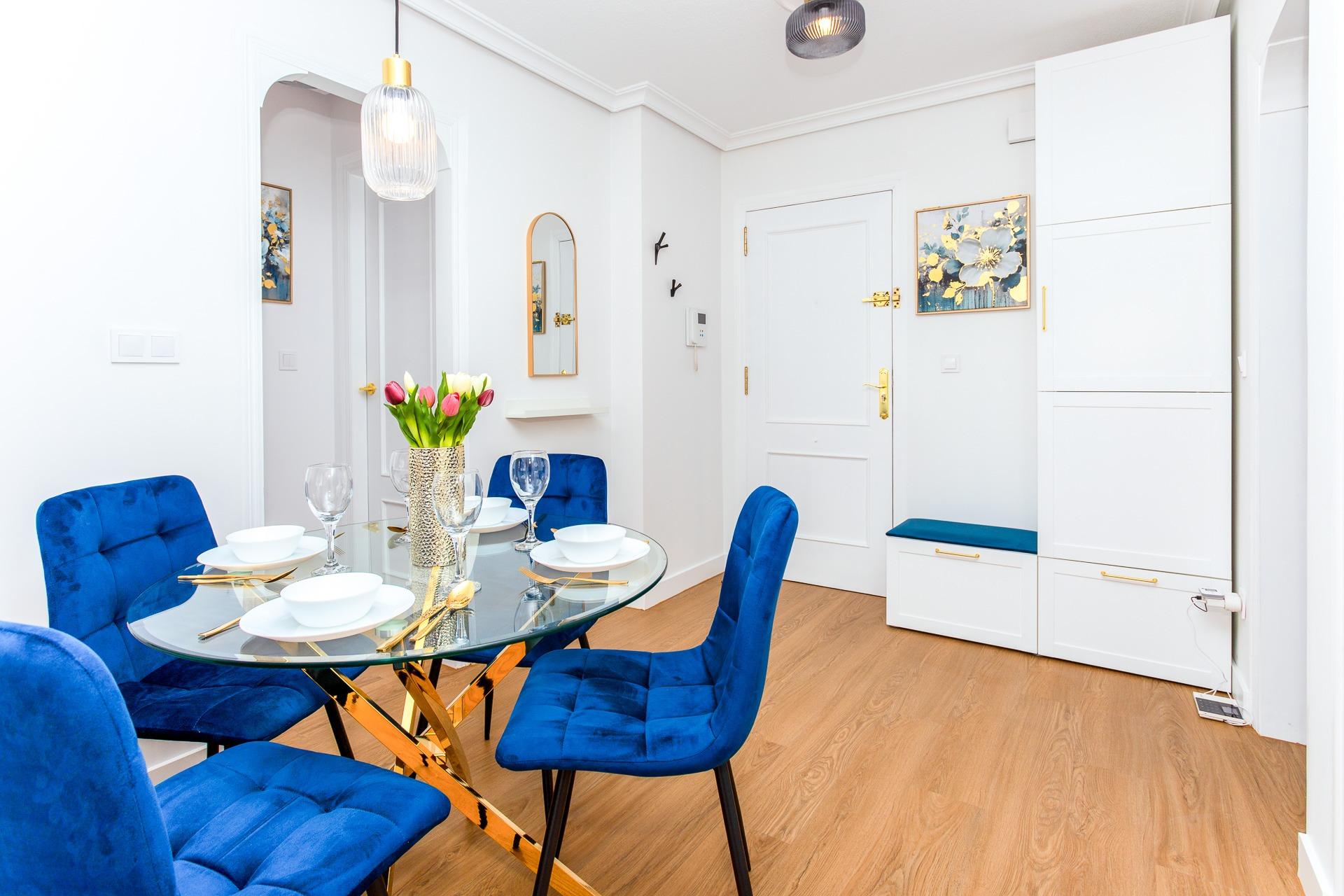 2-Bedroom Apartment in Centro, Torrevieja - Image 2