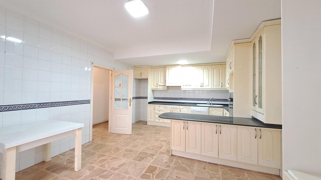 5-Bedroom Apartment in Centro, Torrevieja - Image 17