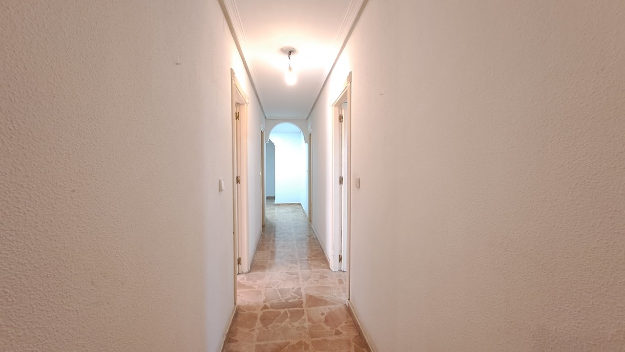 5-Bedroom Apartment in Centro, Torrevieja - Image 21