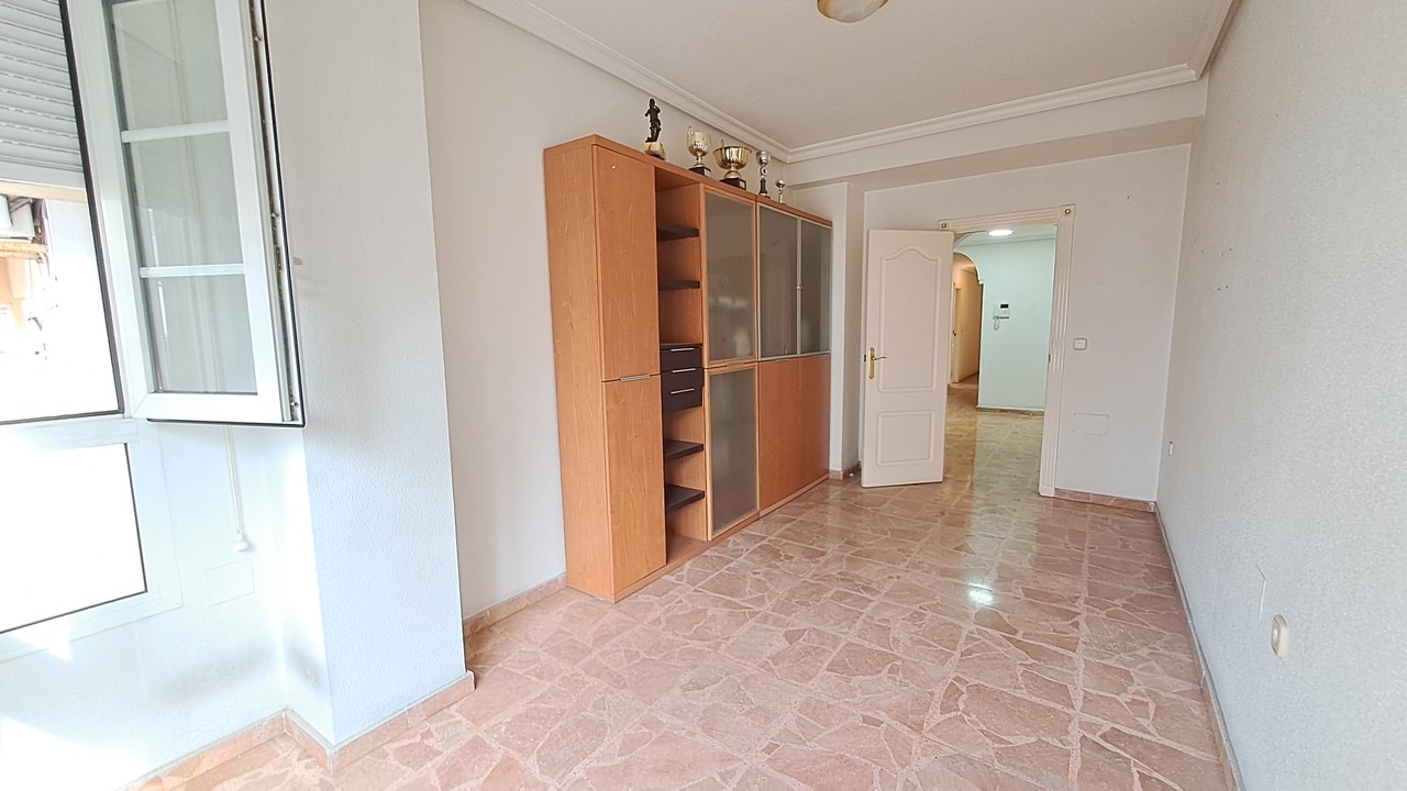 5-Bedroom Apartment in Centro, Torrevieja - Image 3