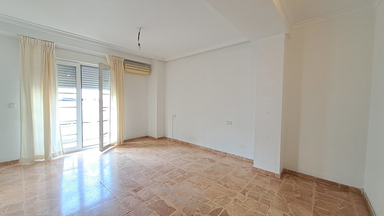 5-Bedroom Apartment in Centro, Torrevieja - Image 6