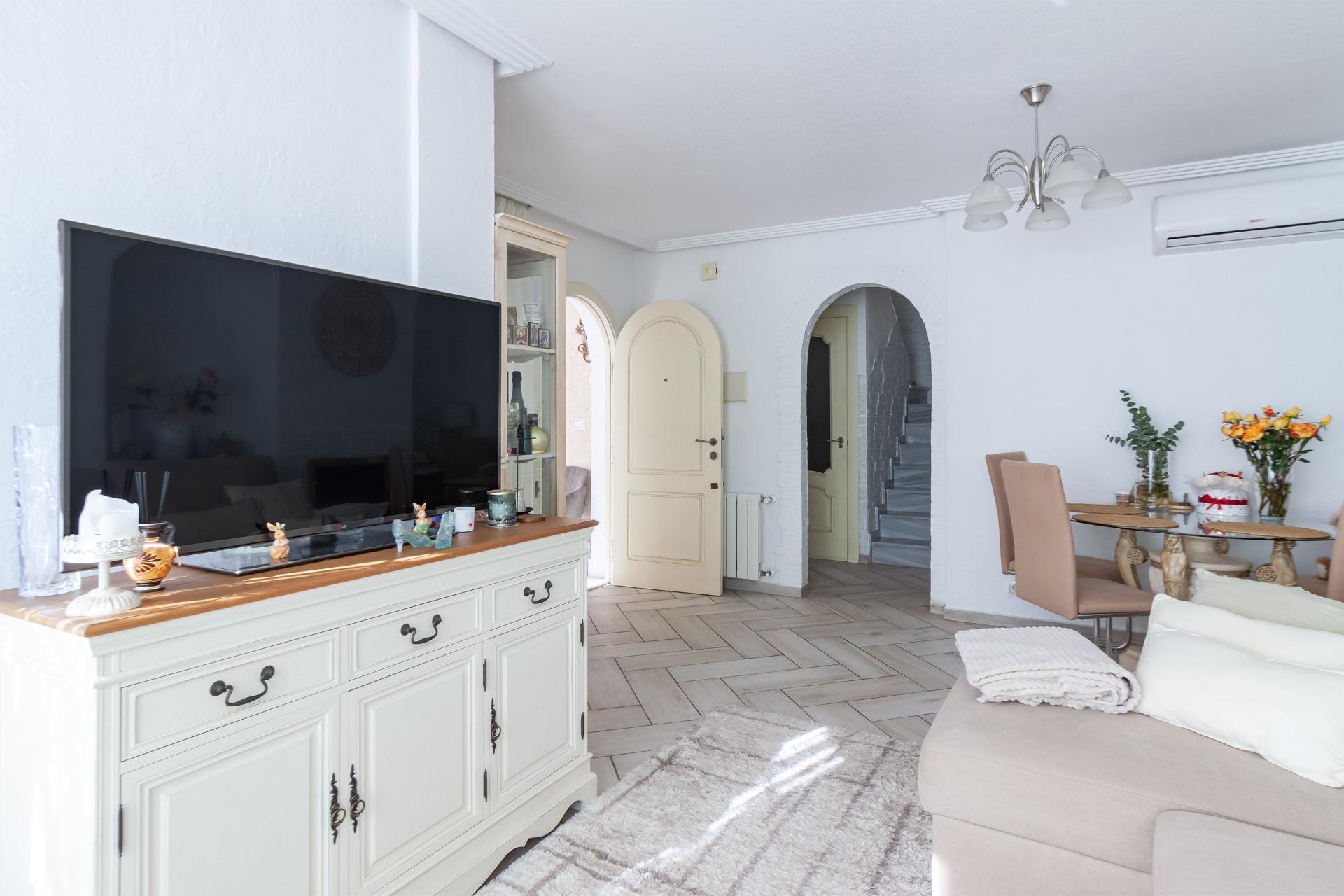 Villa de 4 Chambres à La Florida, Orihuela Costa - Image 12