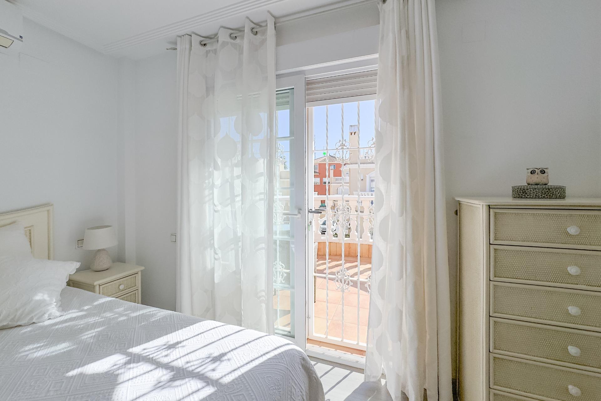 Villa de 4 Chambres à La Florida, Orihuela Costa - Image 30