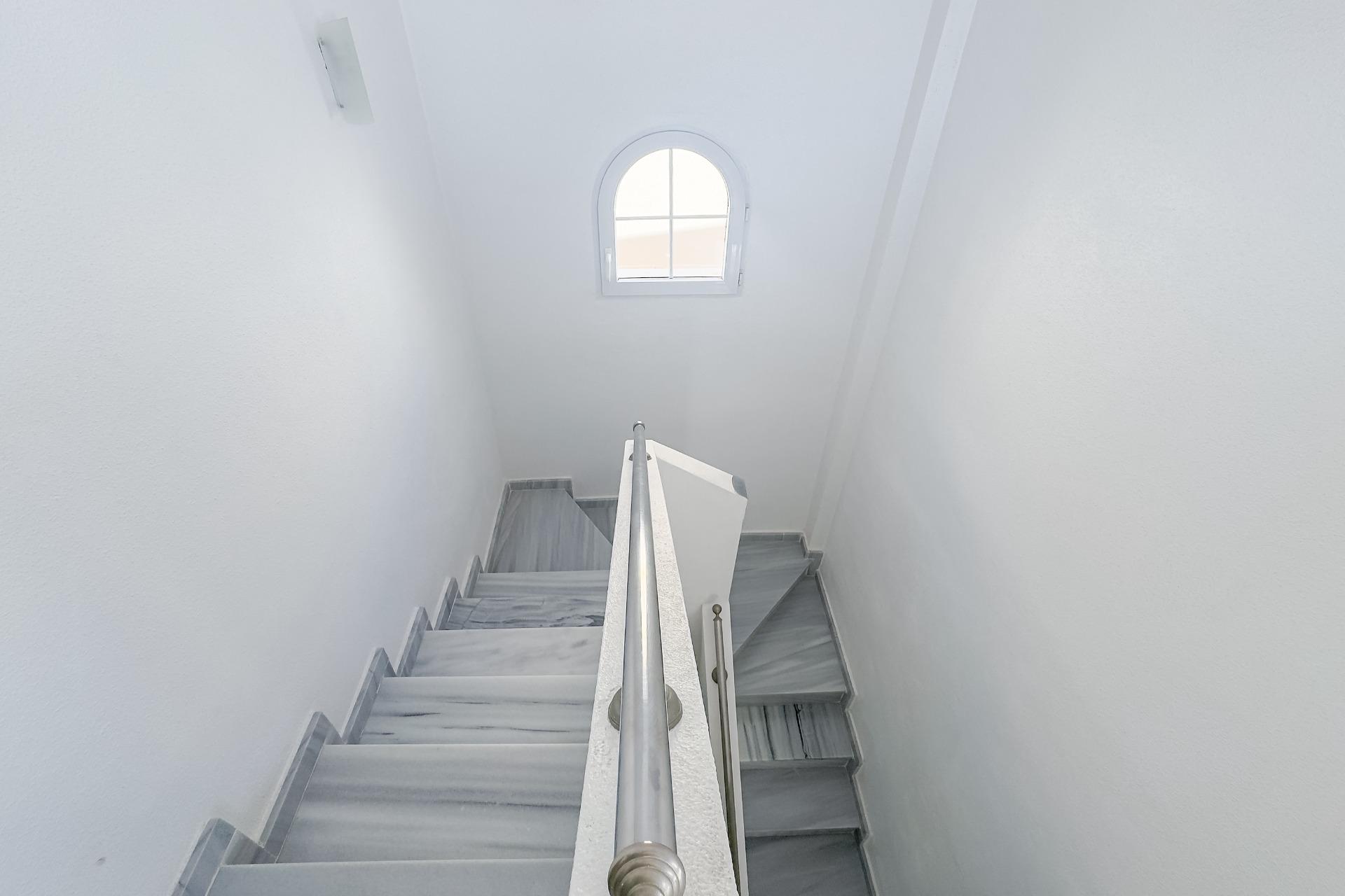 Villa de 4 Chambres à La Florida, Orihuela Costa - Image 42