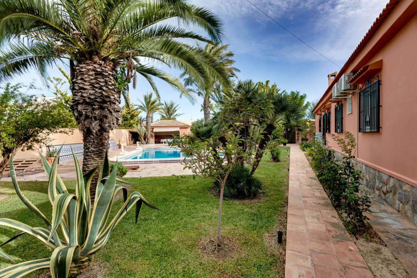 5-Bedroom Villa in San Luis, Torrevieja - Image 28