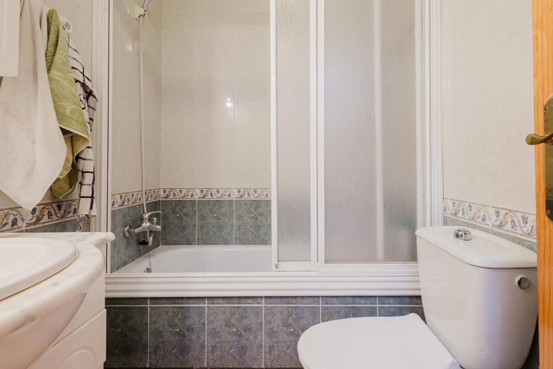 3-Bedroom Apartment in Parque de las Naciones, Torrevieja - Image 10