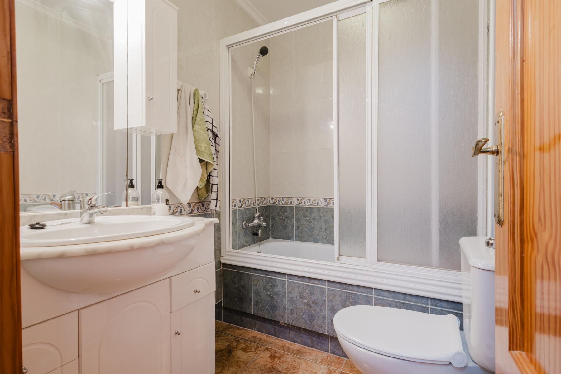 3-Bedroom Apartment in Parque de las Naciones, Torrevieja - Image 9