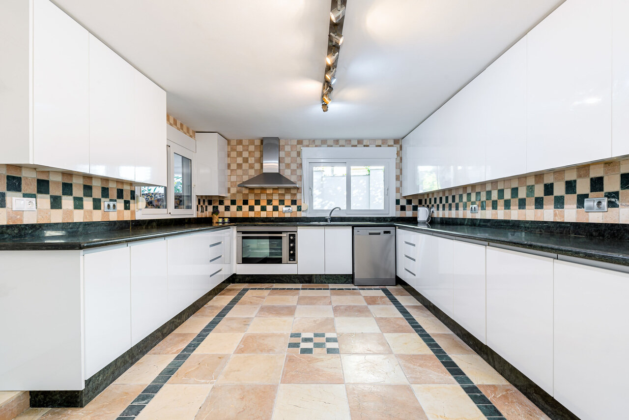 7-Bedroom Villa in Campoamor, Orihuela Costa - Image 11