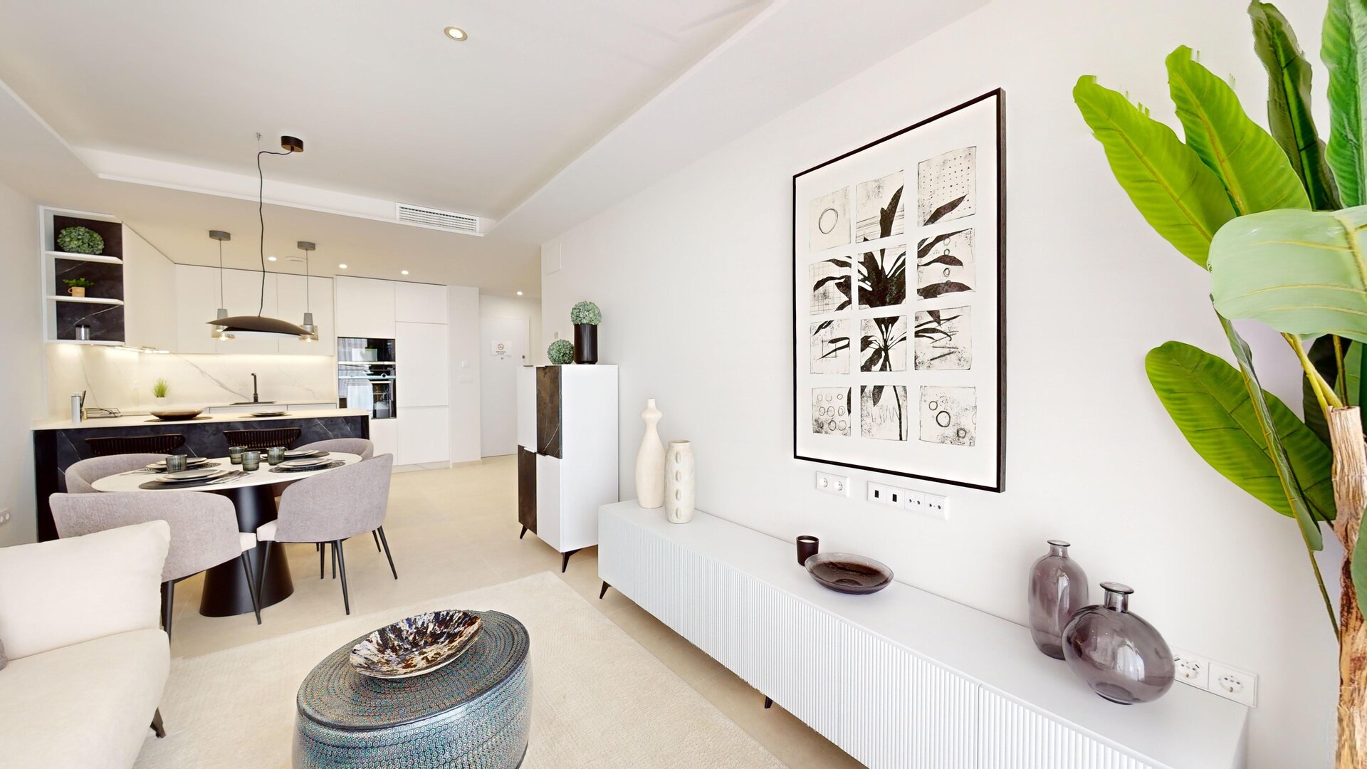 3-Bedroom Ground Floor Apartment in Cabo Roig - Image 11
