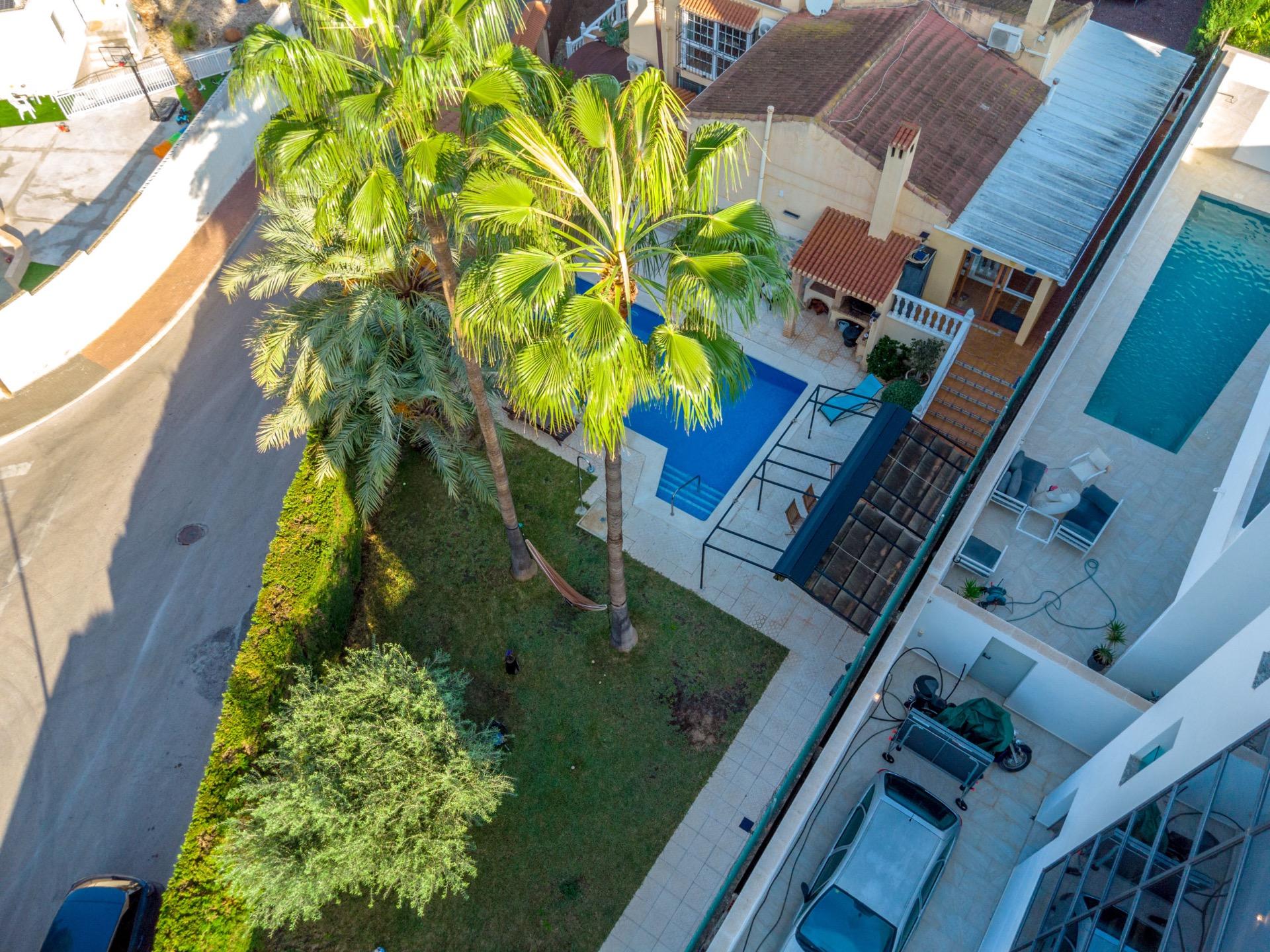 4-Bedroom Villa in La Siesta, Torrevieja - Image 11