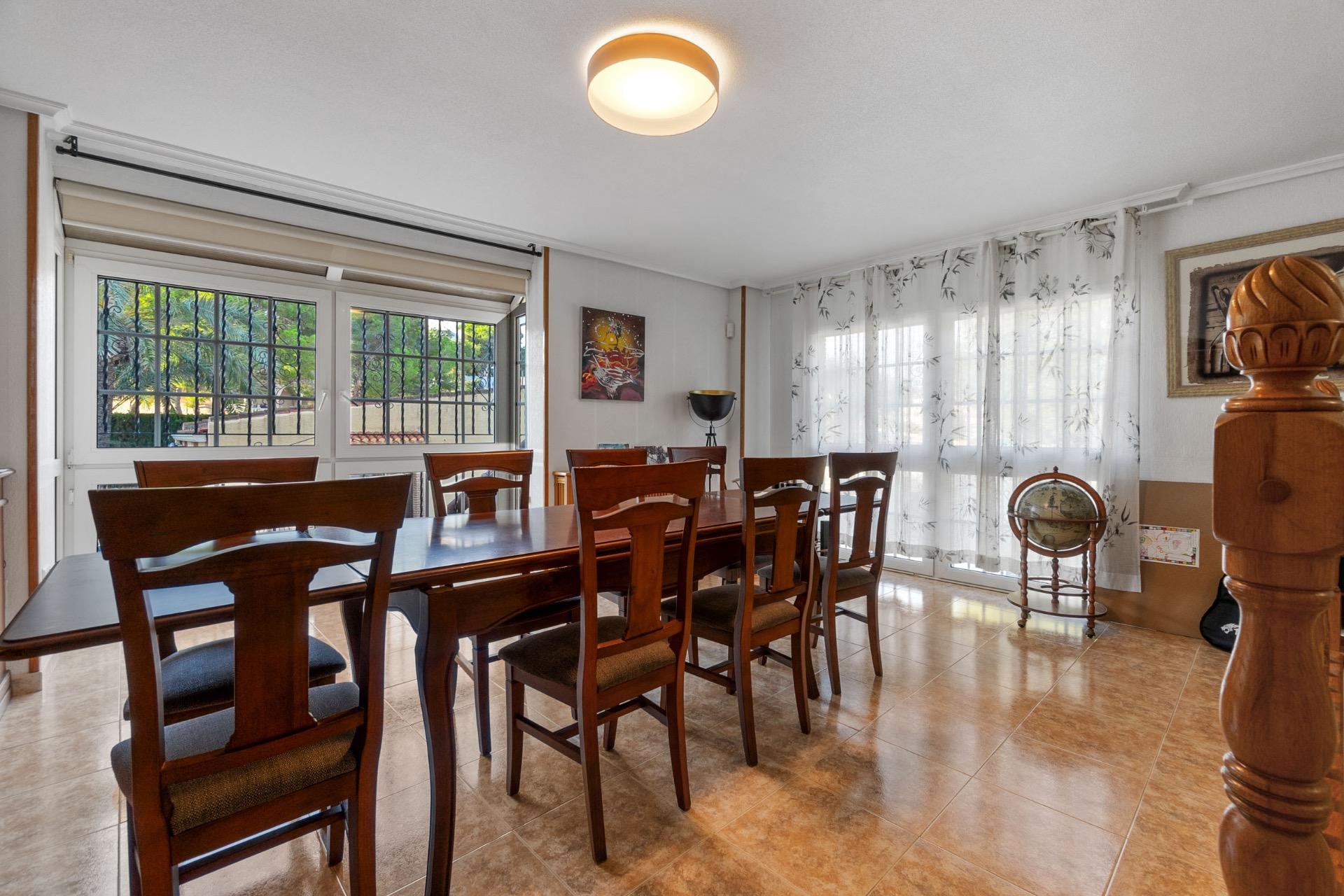 4-Bedroom Villa in La Siesta, Torrevieja - Image 13