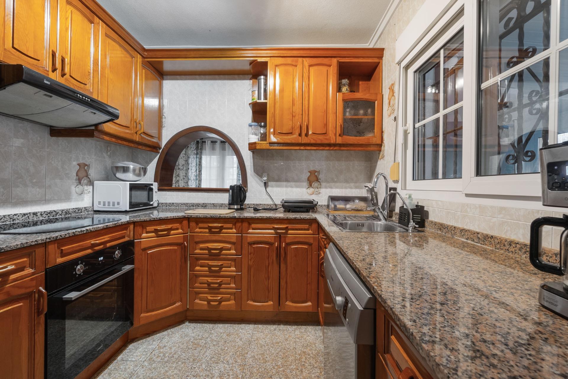 4-Bedroom Villa in La Siesta, Torrevieja - Image 17