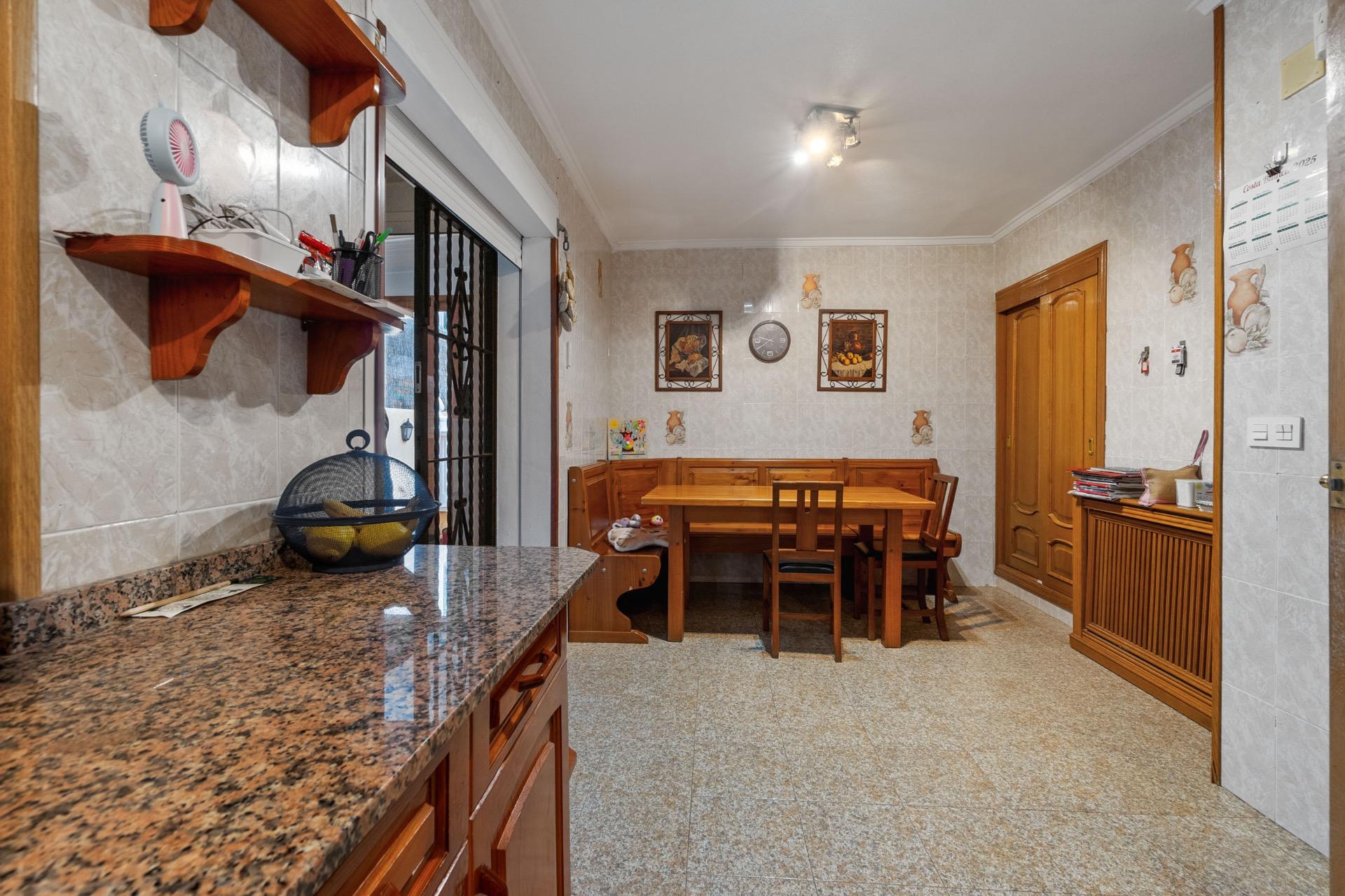 4-Bedroom Villa in La Siesta, Torrevieja - Image 19