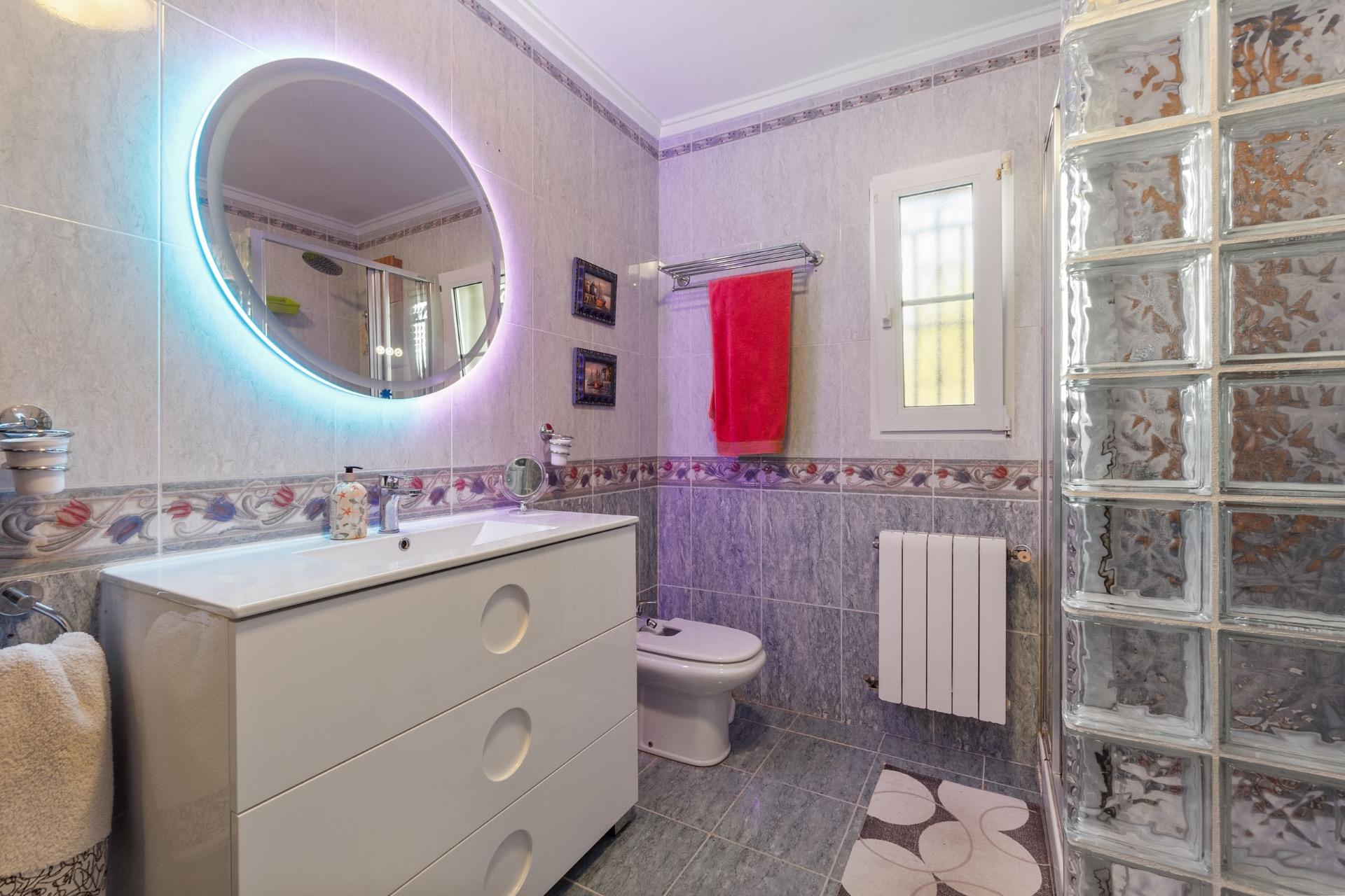 4-Bedroom Villa in La Siesta, Torrevieja - Image 21