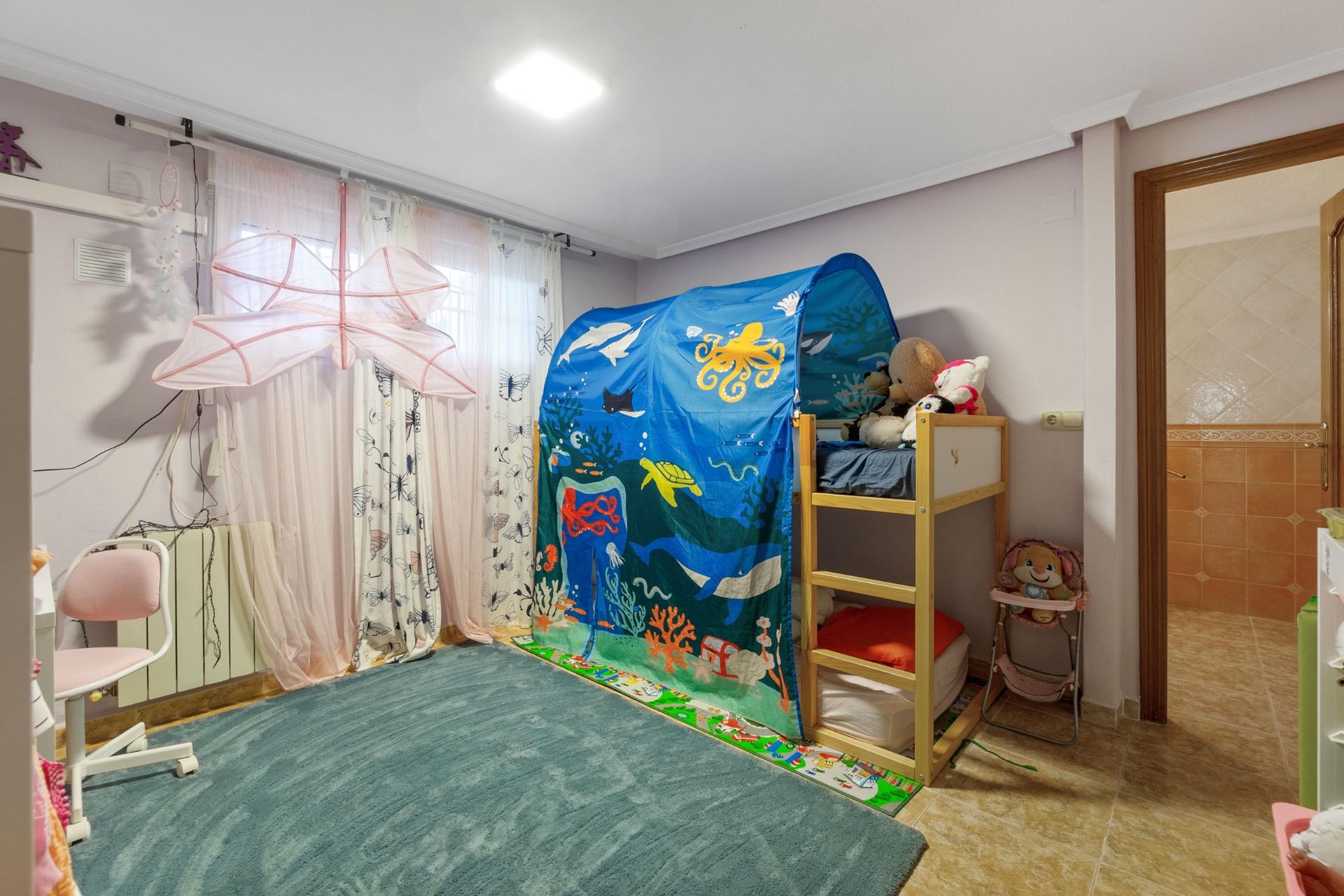 4-Bedroom Villa in La Siesta, Torrevieja - Image 22